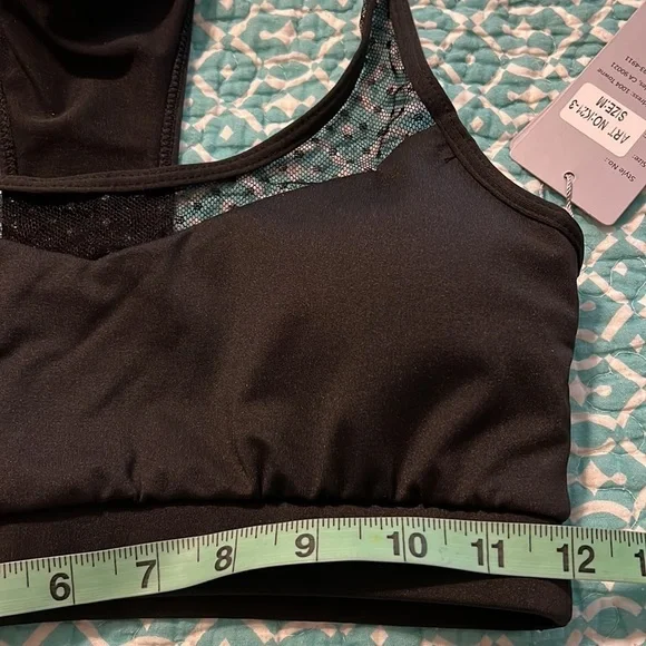 Yira medium 6/8 black sports bra dotted mesh front padded removable pads NWT - Picture 3 of 9